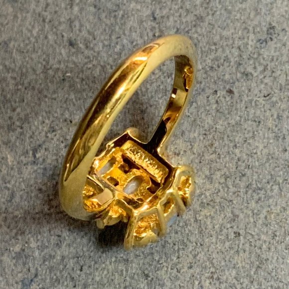 Avon Ring Size 8 Gold Triple Opal Iridescent Rhinestone Vintage Retro Bling Glam - Picture 4 of 5